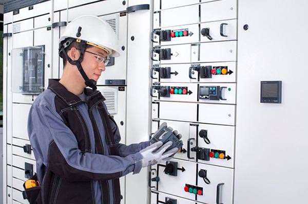 Người làm nghề điện công nghiệp cần biết kiểm tra hệ thống điện