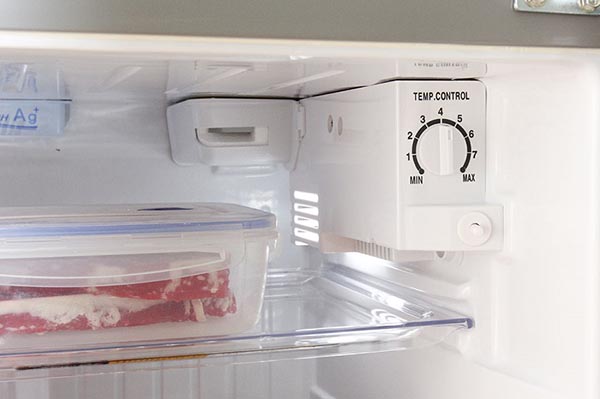 Ngăn mát của tủ lạnh không mát