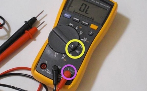 Đồng hồ vạn năng được sử dụng để kiểm tra dây điện đứt ngầm