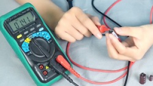 Hướng dẫn cách đo và kiểm tra tụ điện bằng đồng hồ vạn năng từ A-Z